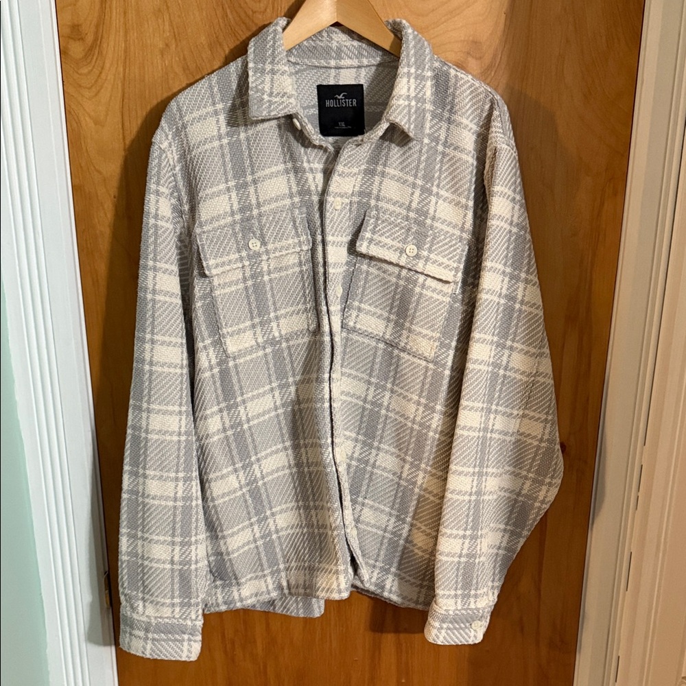 Hollister Men's Cream and Gray Checkered Shirt Jacket